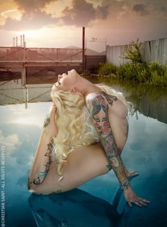 Το μοντέλο τατουάζ εξώφυλλου Leah Jung είναι ένα αγαπημένο μελάνι και μελάνι. Φωτογραφία: Christian Saint.