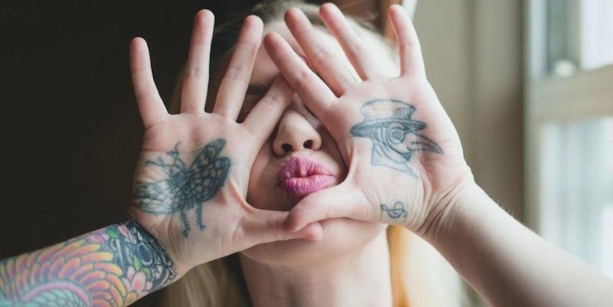 kynsien tatuointi-taiteilija-vastaa kysymyksiin-liian-pelkää-kysyä-muste-tatuoinnistasi-uk