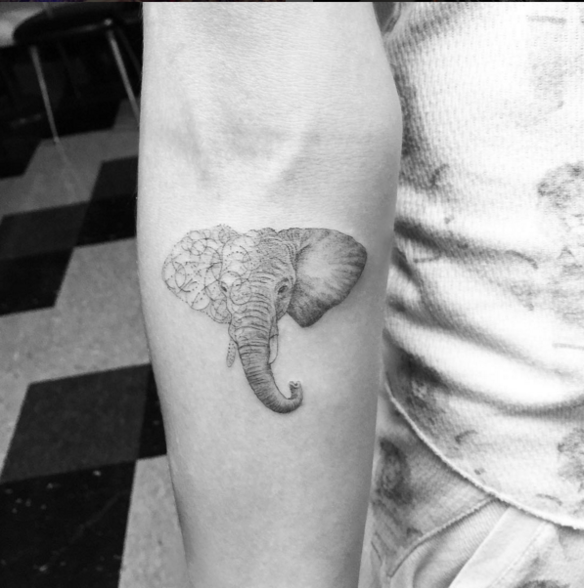 cara_delevingne_elephant_tattoo