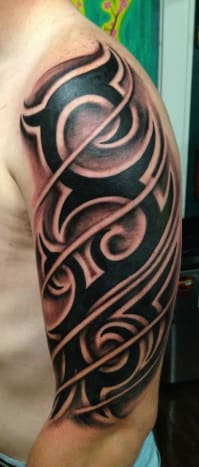Joey Hamilton-Tribal μισό μανίκι τατουάζ. Joey Hamilton-Tribal μισό μανίκι τατουάζ.
