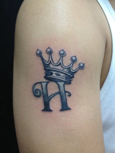 Περισσότερα από 50 τατουάζ στέμμα για τα βασιλικά σας όνειρα μελάνης!