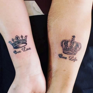 Περισσότερα από 50 τατουάζ με στέμμα για τα βασιλικά σας όνειρα μελάνης!