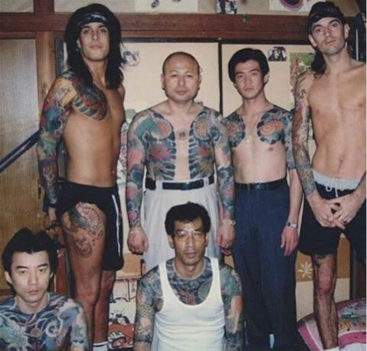 Kuva Nikki Sixxistä tatuoinnista Japanissa 80 -luvulla/ @nikkisixxpixx