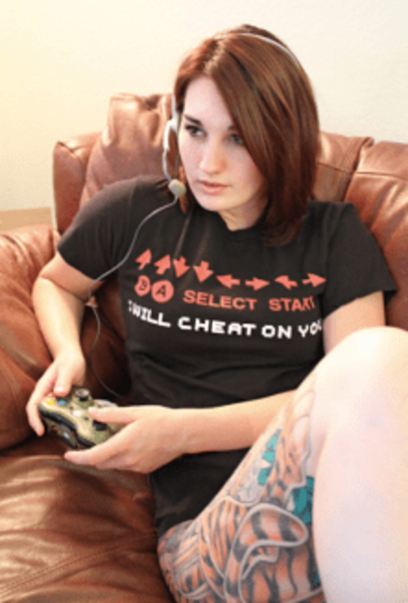 pige-iført-headset-spille-videospil