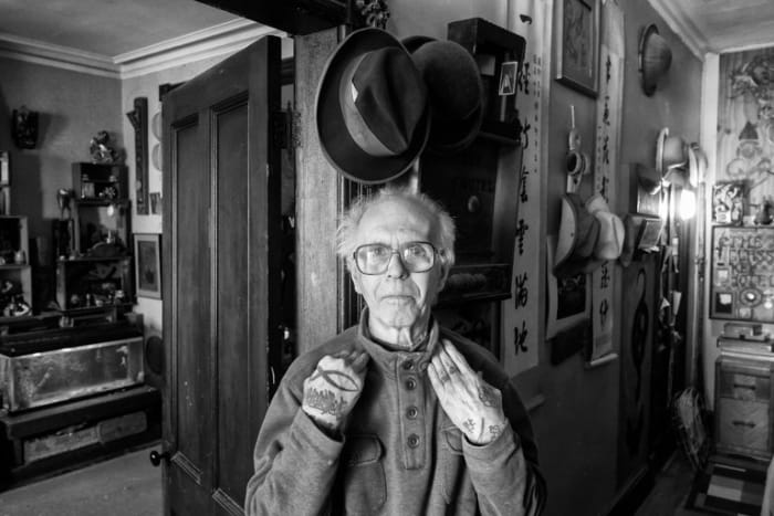 Foto David Gonzalez/The New York Times Denne uge døde DeVita i en alder af 85 år i sit hjem på Manhattan. Ifølge hans kone døde DeVita af komplikationer på grund af Parkinsons, men hans bidrag til tatovering vil aldrig blive glemt i historien.