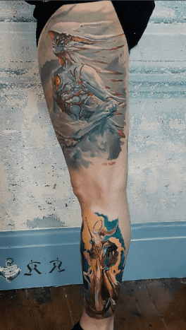Tatovering af Kobay Kronik. Inspireret af naturen, formelle kunstværker, mennesker og resten af ​​verden har Kobay i dag taget sit realistiske arbejde til nyere højder. Ofte tilføjer han begreber fra sin egen fantasi til tatoveringen.