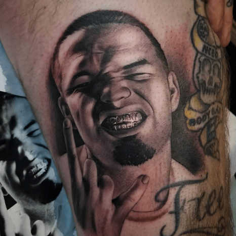 Kuva: Alonzo Gonzales/Instagram Paul Wallin osalta räppäri on toiminut inspiraationa myös tatuointeihin. Muutama viikko sitten Mansfield, Texas, tatuoija, Alonzo Gonzales, Black Rose Studiosta, tatuoi sairaan Paul Wall -muotokuvan yhdelle asiakkaistaan.