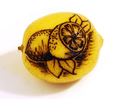 Φτιάχνοντας περισσότερα λεμόνια από λεμόνια! Φωτογραφία μέσω Tattoo Fruit