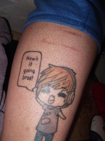 Udover at have fans af hans kanal, er der også en række PewDiePie -relaterede tatoveringer derude.