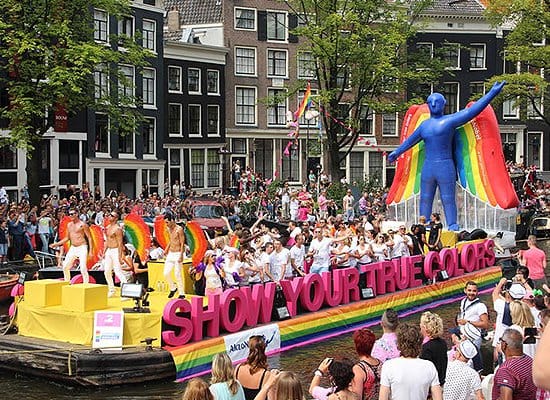 Φωτογραφία μέσω DreamsTime Δεν ήταν έκπληξη το γεγονός ότι οι Κάτω Χώρες ψήφισαν νομοθεσία για τα άτομα του ίδιου φύλου αμέσως μετά τη στροφή της χιλιετίας, το 2001. wasταν η πρώτη χώρα σε ολόκληρο τον κόσμο, θέτοντας τα ορόσημα για τόσα άλλα που θα ακολουθήσουν.