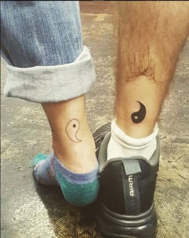 Φωτογραφία: Instagram. Μόλις πριν από μερικές εβδομάδες, ο πρίγκιπας Τζάκσον και η μικρότερη αδελφή του, Πάρις, έκαναν ντεμπούτο στο συντονισμό τατουάζ γιν και γιανγκ στις πλάτες των ποδιών τους, σύμβολο του βαθιού αδελφικού τους δεσμού.