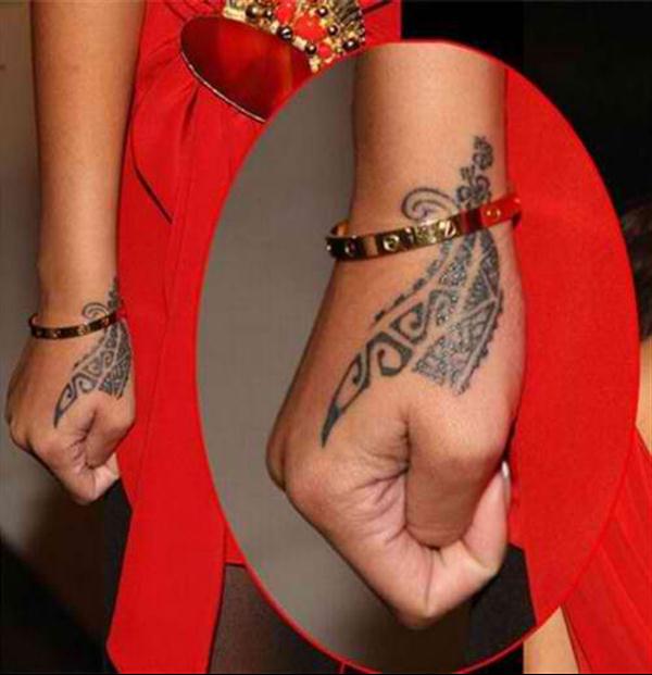 Rihanna Tattoos - Fotos og forklaring