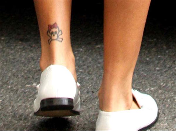 Rihanna Tattoos - Fotos og forklaring