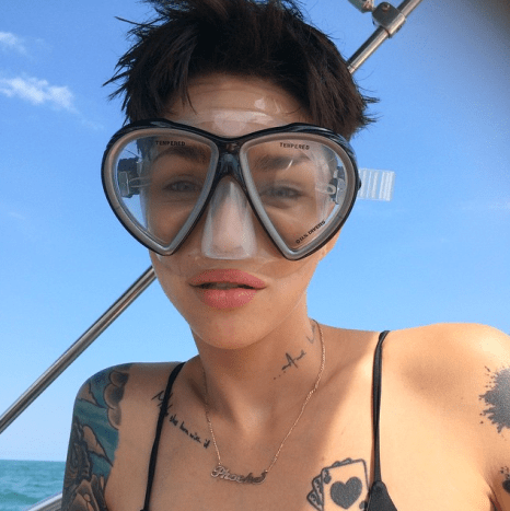 Ruby Rose snorkler