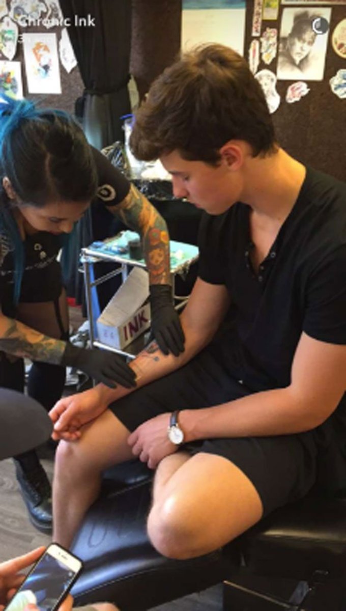 shawn mendes κιθάρα tattoo3