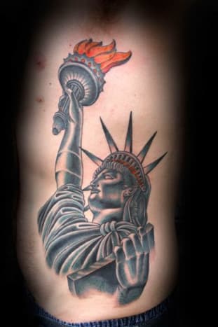 Το Άγαλμα της Ελευθερίας βρίσκεται στο Νιου Τζέρσεϊ και όχι στη Νέα Υόρκη. Ωστόσο, τμήματα του Liberty Island ανήκουν στη Νέα Υόρκη.