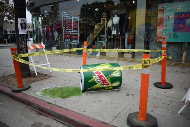 American Soda Mountain Dew sisältää kemikaaleja, joiden tiedetään olevan myrkyllisiä ja kielletty useimmissa maissa ympäri maailmaa. Sitä kulutetaan kuitenkin suuria määriä Yhdysvalloissa, eikä sillä ole terveysvaroitusta.