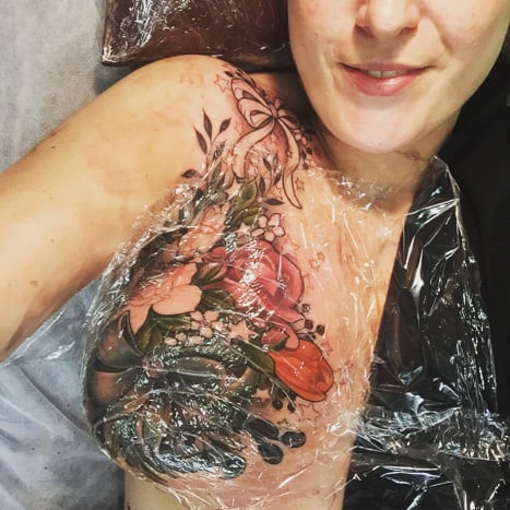 Καρκίνος του μαστού Alison Tattoo