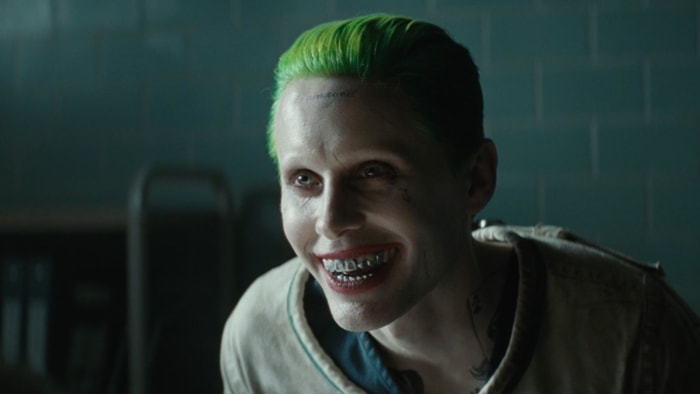 I modsætning til de tidligere filmoptrædener af The Joker og Harley Quinn, fik disse karakterer tatoveringer for at forbedre deres optræden, og filmen fik en Oscar for bedste makeup og frisurer i 2017.
