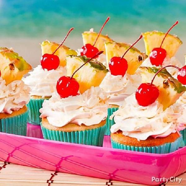Kesäiset syntymäpäiväjuhlat tytöille_DIY Pina Colada Cupcakes