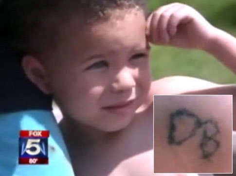 Τέλος, το 2011 ένας άνδρας στη Γεωργία παραδέχτηκε την ενοχή του για τατουάζ στο γιο του το 2009, ο οποίος ήταν τότε μόλις 3 ετών. Το παιδί ήταν μελάνι με τα αρχικά