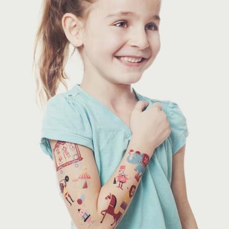 Αν έχετε μάθει κάτι από αυτές τις φρικτές ιστορίες, είναι να κάνετε τατουάζ στα παιδιά προτού μπορέσουν να συναινέσουν νόμιμα σε μια μορφή κακοποίησης παιδιών. Είτε τα χρωματίζετε μόνοι σας είτε έχετε ένα