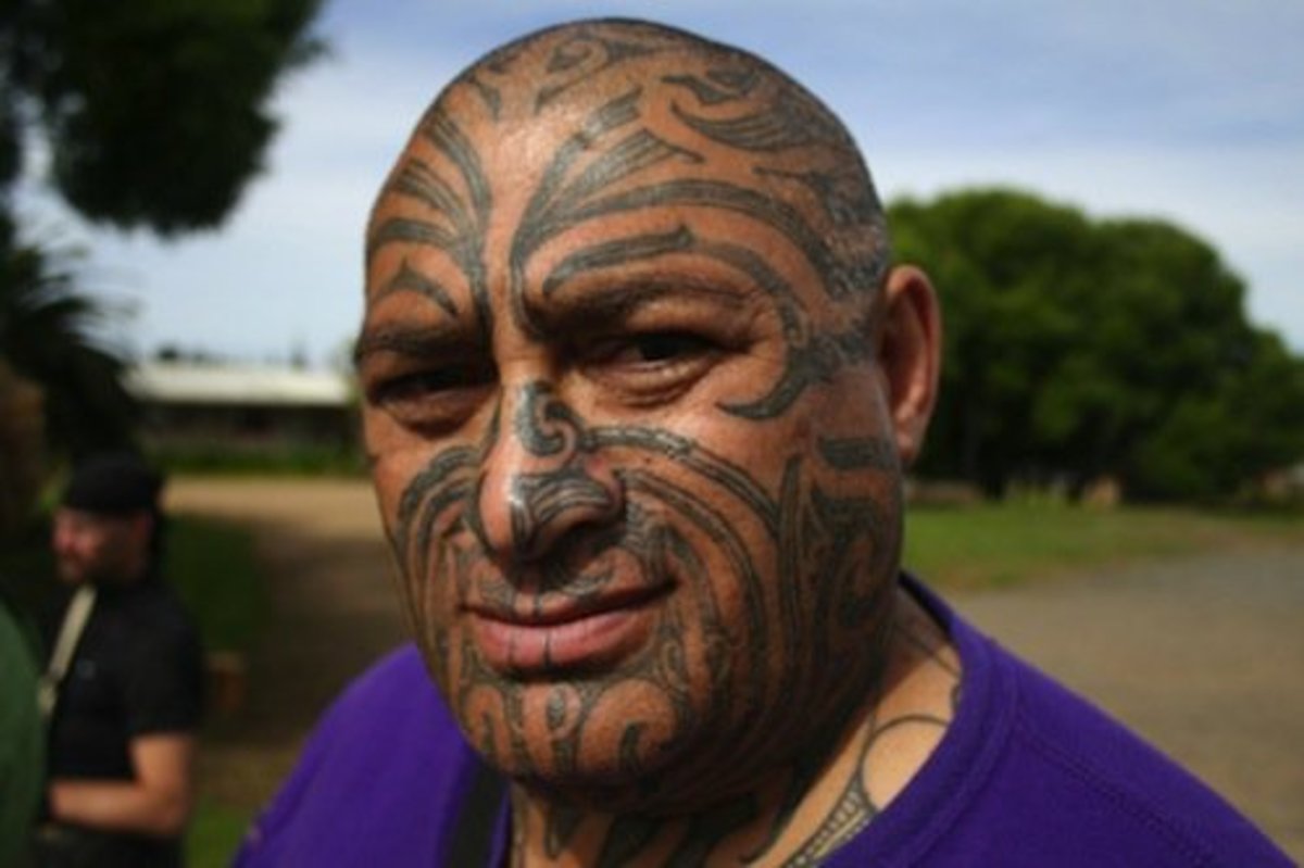 Traditionel ta moko på en Maori -mand