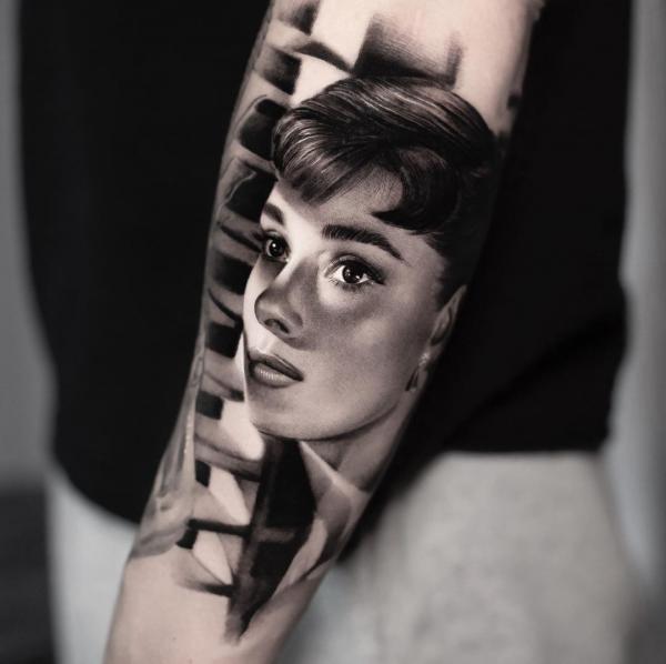 Ρεαλισμός τατουάζ πορτρέτου διασημοτήτων