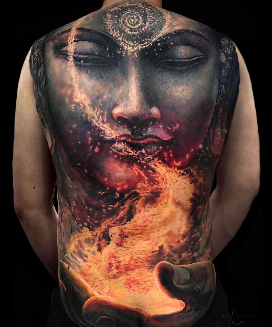 firig -patsas koko selän tatuointi