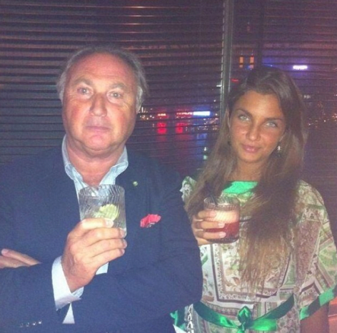 Φωτογραφία μέσω instagramElettra με τον διάσημο μπαμπά της ... τον οποίο μάλλον δεν αναγνωρίζετε.