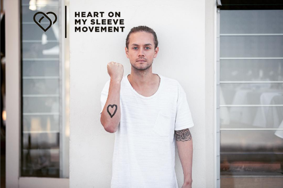 Ο Mitch Wallis, ιδρυτής του Heart on My Sleeve Movement, δημιουργήθηκε για να ευαισθητοποιήσει τα εκατομμύρια που υποφέρουν από ψυχικές ασθένειες. Φωτογραφία: Instagram.