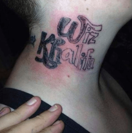 huono keittiö tatuointi kaulassa