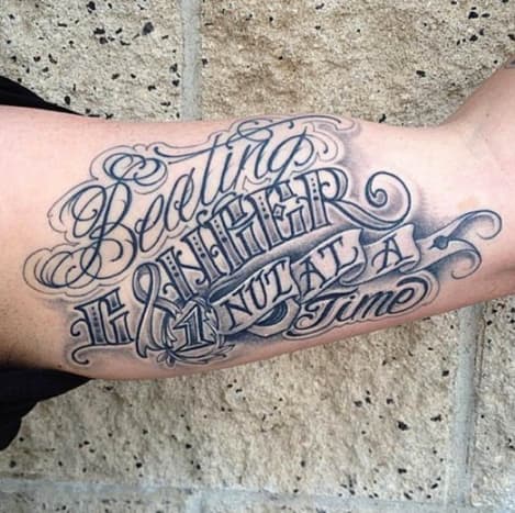 Rakasta huumorintajua, joka liittyy tähän tatuointiin, joka on saanut inspiraation taistelusta kivesten syöpää vastaan. Zombie Joen tatuointi