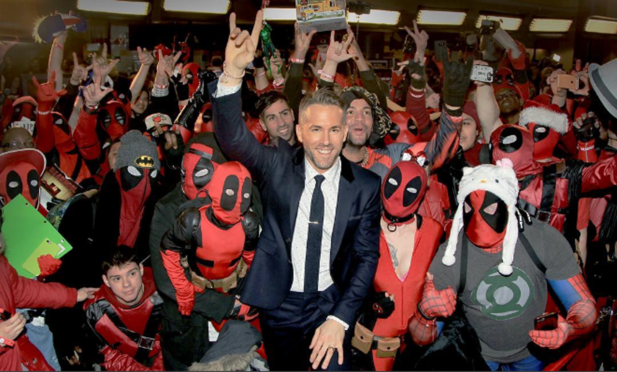 Ryan Reynolds med en flok Deadpool -fans. Foto: Ryan Reynolds/Instagram.
