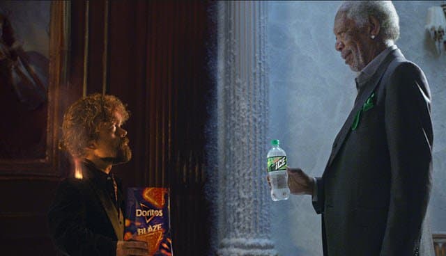 Reklamen fra Doritos og Mountain Dew kan opsummeres i én verden - EPIC. Medvirkende Peter Dinklage fra Game of Thrones samt Morgan Freeman - parret deltager i en brand- og israp -kamp, ​​der vil gå over i historien.