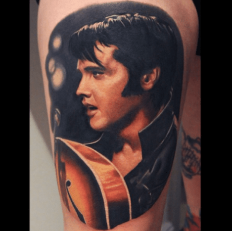 Carlos Rojasin tatuointi. Elvis Presleystä tuli Rockin kuningas. Roll 1950 -luvun puolivälissä. Hän julkaisi ensimmäisen osumansa nro 1