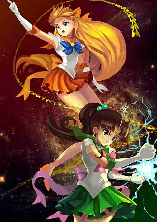 Kæmper side om side som tegnet af amg192003. Sailor Jupiter og Sailor Venus viser deres evner og kræfter frem i disse illustrationer samt hvor grimme de kan blive i kamp.