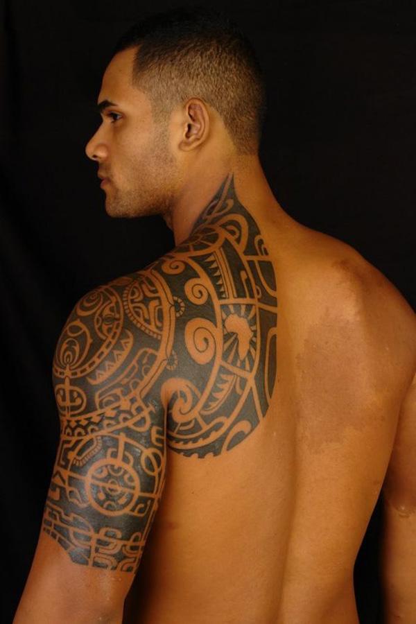 Polynesian heimon olkapään tatuointi