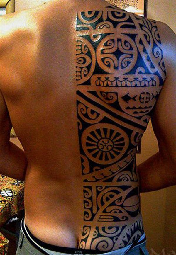 Puoliksi selän tatuointisuunnittelu viileillä symboleilla