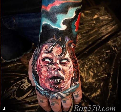 Taidemaalari ja tatuoija, Ron Russo tekee uskomatonta työtä väreillä ja muuttaa jokaisen tatuointinsa eläväksi.