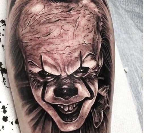 @guiffretattoo Ένα ανατριχιαστικό τατουάζ του θρυλικού Steven King