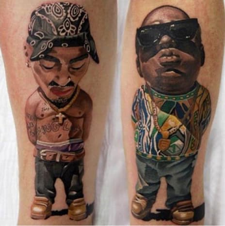 Länsirannikko ja itärannikko ovat molemmat hyvin edustettuina tässä sarjakuvamaisessa Denis Torikashvilin tatuoinnissa.