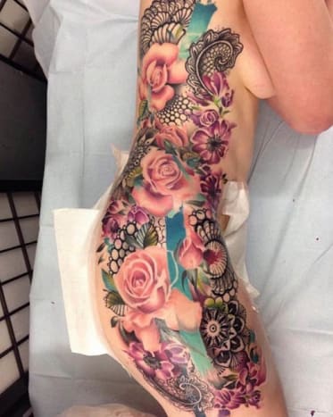 Πάνω από 25 χιλιάδες από εσάς δώσατε στο Makkala Rose κάποια αγάπη για αυτό το φανταστικό τατουάζ στο πλάι.