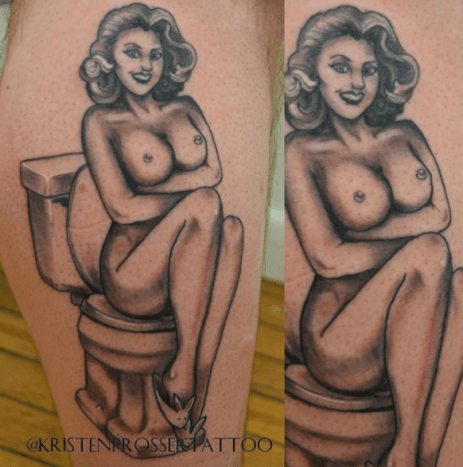 kvinde på toilet tatovering