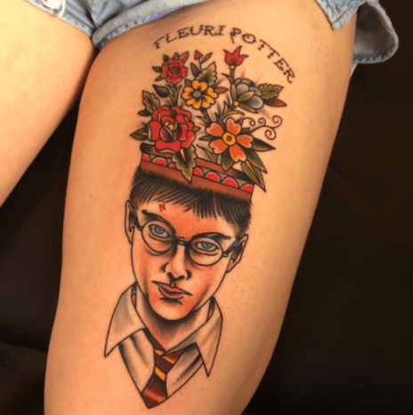 sjov harry potter tatovering med blomster