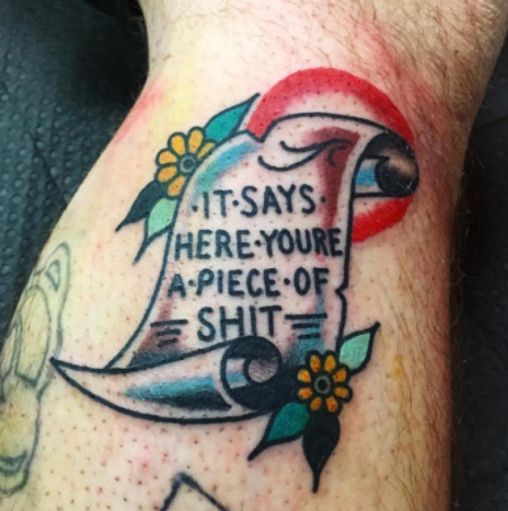 fornærmende tatovering