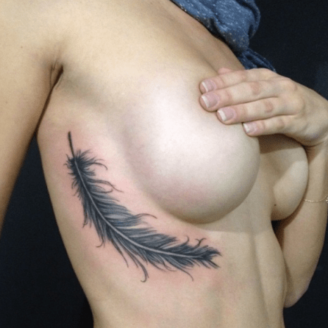 πλευρικό τατουάζ φτερού