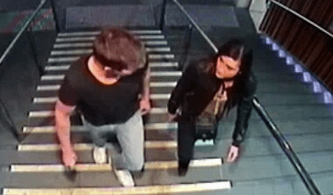 Το ζευγάρι συνελήφθη από κάμερες CCTV που συναντήθηκαν στην εμπορική περιοχή του θέρετρου και με βάση την διαδικτυακή τους συνάντηση, ήταν η πρώτη τους φορά που συναντήθηκαν πρόσωπο με πρόσωπο.