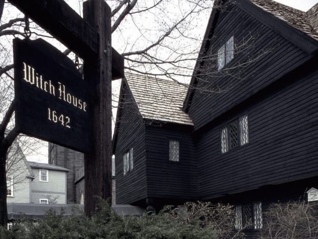 Vaikka Salemilla voi olla maine noituudesta ja okkultismista, tiesitkö, että tämä pieni New England -kaupunki isännöi myös alan parhaita taiteilijoita? No nyt teet!
