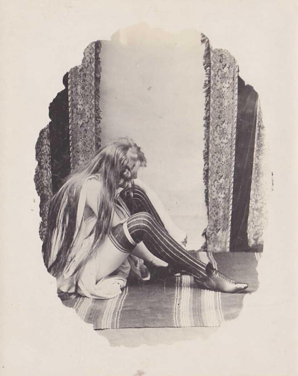 Βικτωριανή εποχή, πρώιμη πορνεία, πρώιμος οίκος ανοχής, εκλεκτής πόρνης, σεξουαλική βιομηχανία, σεξουαλική βιομηχανία, εργάτης πρώιμου σεξ, νόμιμες πολιτείες πορνείας, αόρατες φωτογραφίες, Dita Von Teese, Robert Flynn Johnson, Working Girls: An American Brodhel, Circa 1892, Sally Rand, Gypsy Rose Lee, William Goldman, inked magazine, Serge Sorokko Gallery, Glitterati Editions